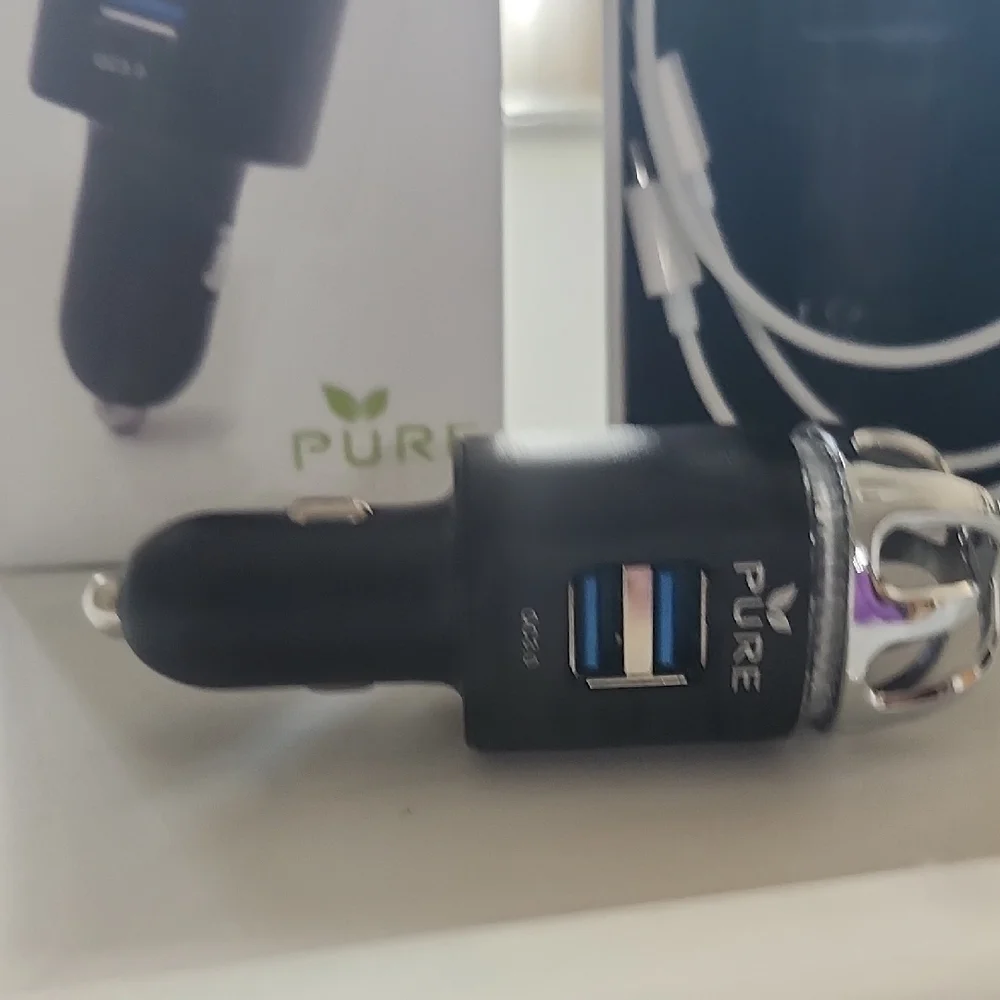Pure Black Car Air Purifier and Dual USB Charger Quick Charge 3.0 USB